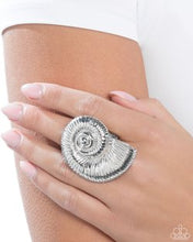 Load image into Gallery viewer, Paparazzi Jewelry Ring Shipwrecked Shell