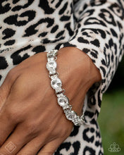 Load image into Gallery viewer, Paparazzi Jewelry Fashion Fix Fiercely 5th Avenue