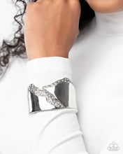 Load image into Gallery viewer, Paparazzi Jewelry Bracelet Twinkly Traverse
