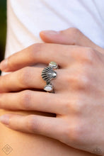 Load image into Gallery viewer, Paparazzi Jewelry Fashion Fix Simply Santa Fe