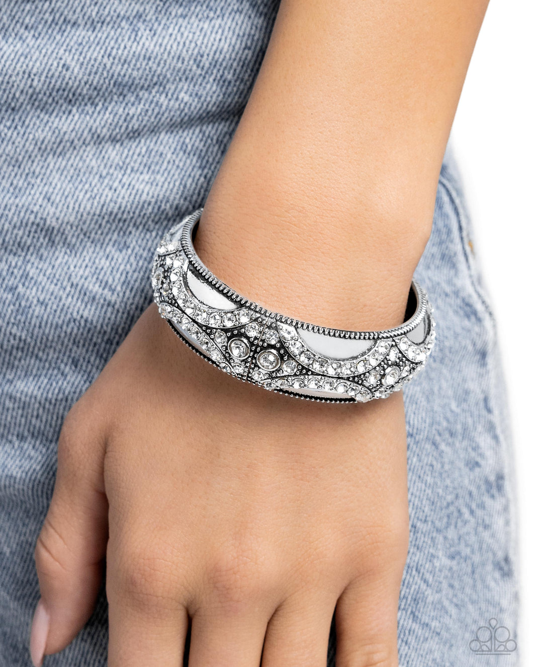 Paparazzi Jewelry Bracelet Draped in Decadence - White