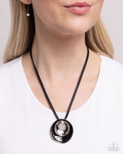 Load image into Gallery viewer, Paparazzi Jewelry Necklace Duchess Disc - Black