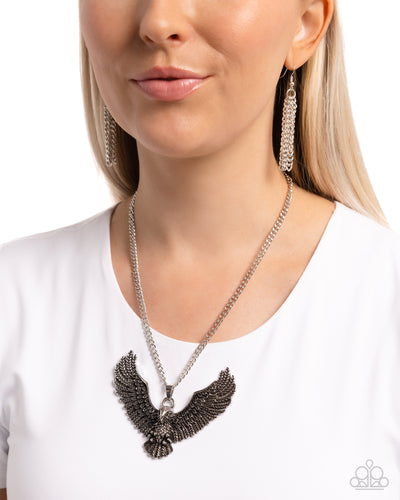 Paparazzi Jewelry Necklace Edgy Eagle - Silver