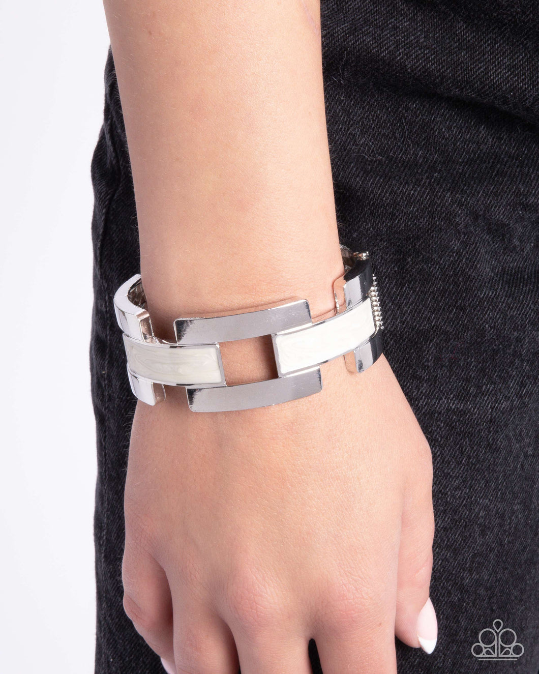 Paparazzi Jewelry Bracelet Modern Merger - White
