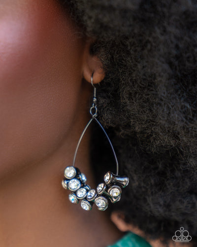 Paparazzi Jewelry Earrings Courageous Chandelier