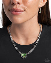 Load image into Gallery viewer, Papaprazzi Jewelry Necklace Tasteful Triad - Green
