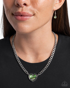 Papaprazzi Jewelry Necklace Tasteful Triad - Green