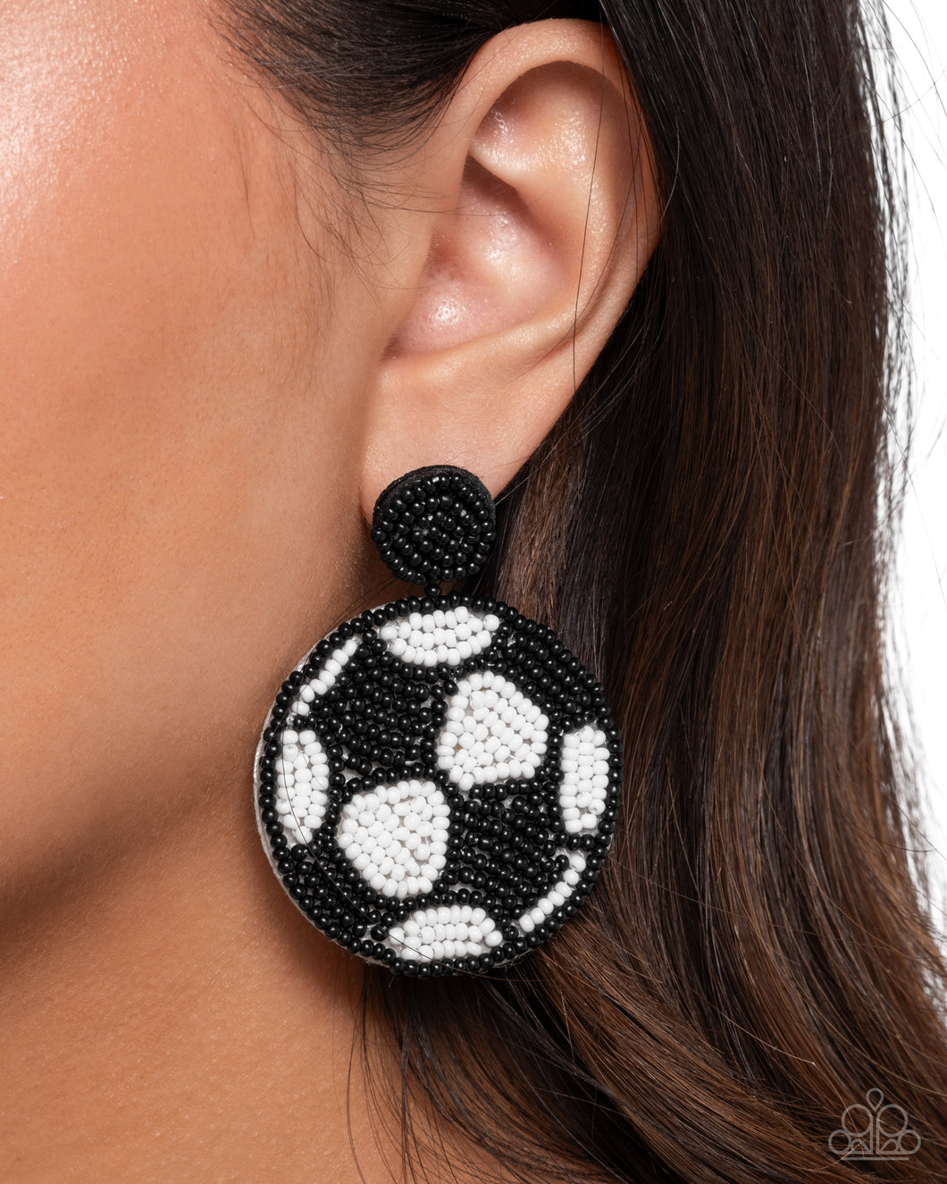 Paparazzi Jewelry Earrings Grand Goalkeeper - Black