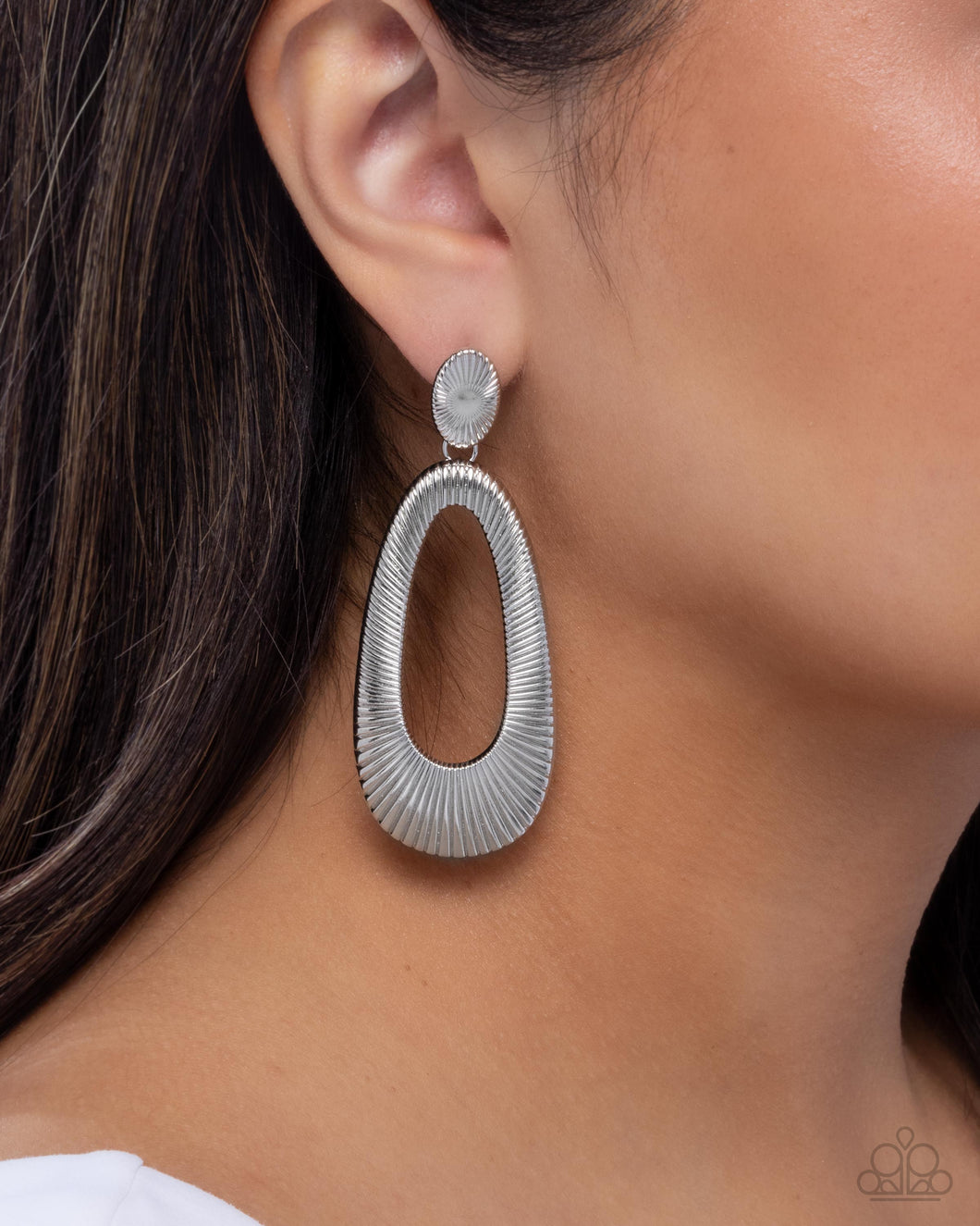 Paparazzi Jewelry Earrings Princess Potential - Silver