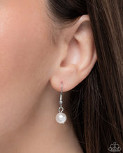 Load image into Gallery viewer, Paparazzi Jewerly Necklace Delicate Debutante - Blue