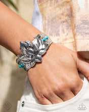 Load image into Gallery viewer, Paparazzi Jewelry Fashion Fix Simply Santa Fe
