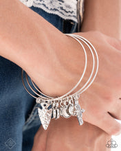 Load image into Gallery viewer, Paparazzi Jewelry Fashion Fix Simply Santa Fe