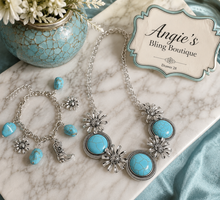 Load image into Gallery viewer, Paparazzi Jewelry Fashion Fix Simply Santa Fe