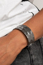 Load image into Gallery viewer, Paparazzi Jewelry Bracelet Is It HAUTE In Here? - Black