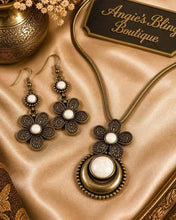 Load image into Gallery viewer, Paparazzi Jewelry Necklace Bohemian Blossom