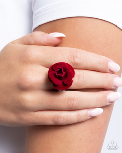 Paparazzi Jewelry Ring Relaxed Rosette - Red