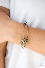 Load image into Gallery viewer, Paparazzi Jewelry Bracelet Dreamy Dandelions - Brass