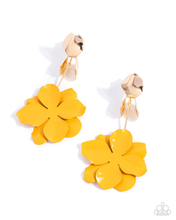 Load image into Gallery viewer, Paparazzi Jewelry Earrings Malibu Moderato - Gold