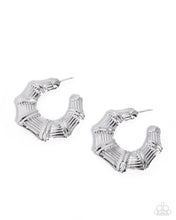 Load image into Gallery viewer, Paparazzi Jewelry Earrings Memorable Manufacture - Silver