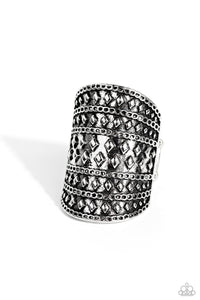 Paparazzi Jewelry Ring Diamondback Bravado - Silver