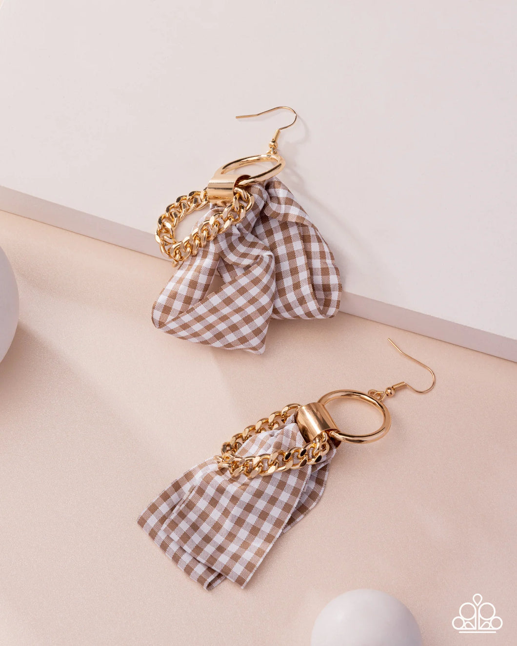 Paparazzi Jewelry Earrings Picnic Pizzazz - Brown
