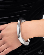 Load image into Gallery viewer, Paparazzi Jewelry Bracelet Rounded Reflection - Silver