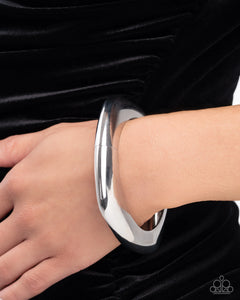 Paparazzi Jewelry Bracelet Rounded Reflection - Silver