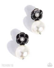 Load image into Gallery viewer, Paparazzi Jewelry Necklace Elegant Entrance