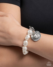 Load image into Gallery viewer, Paparazzi Jewelry Necklace Malibu Memory