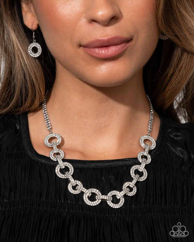 Paparazzi Jewelry Necklace Elegant Embrace - White