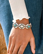 Load image into Gallery viewer, Paparazzi Jewelry Fashion Fix Simply Santa Fe
