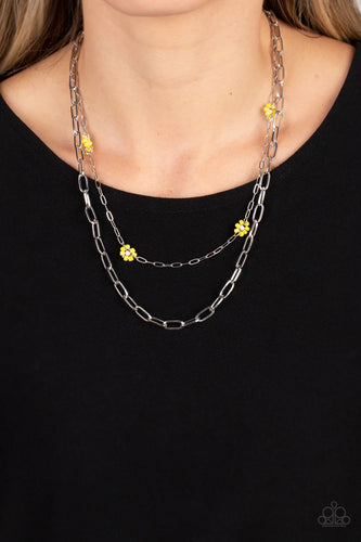 Paparazzi Jewelry Necklace Bold Buds - Yellow