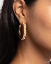 Load image into Gallery viewer, Paparazzi Jewelry Glowing Garland - Gold