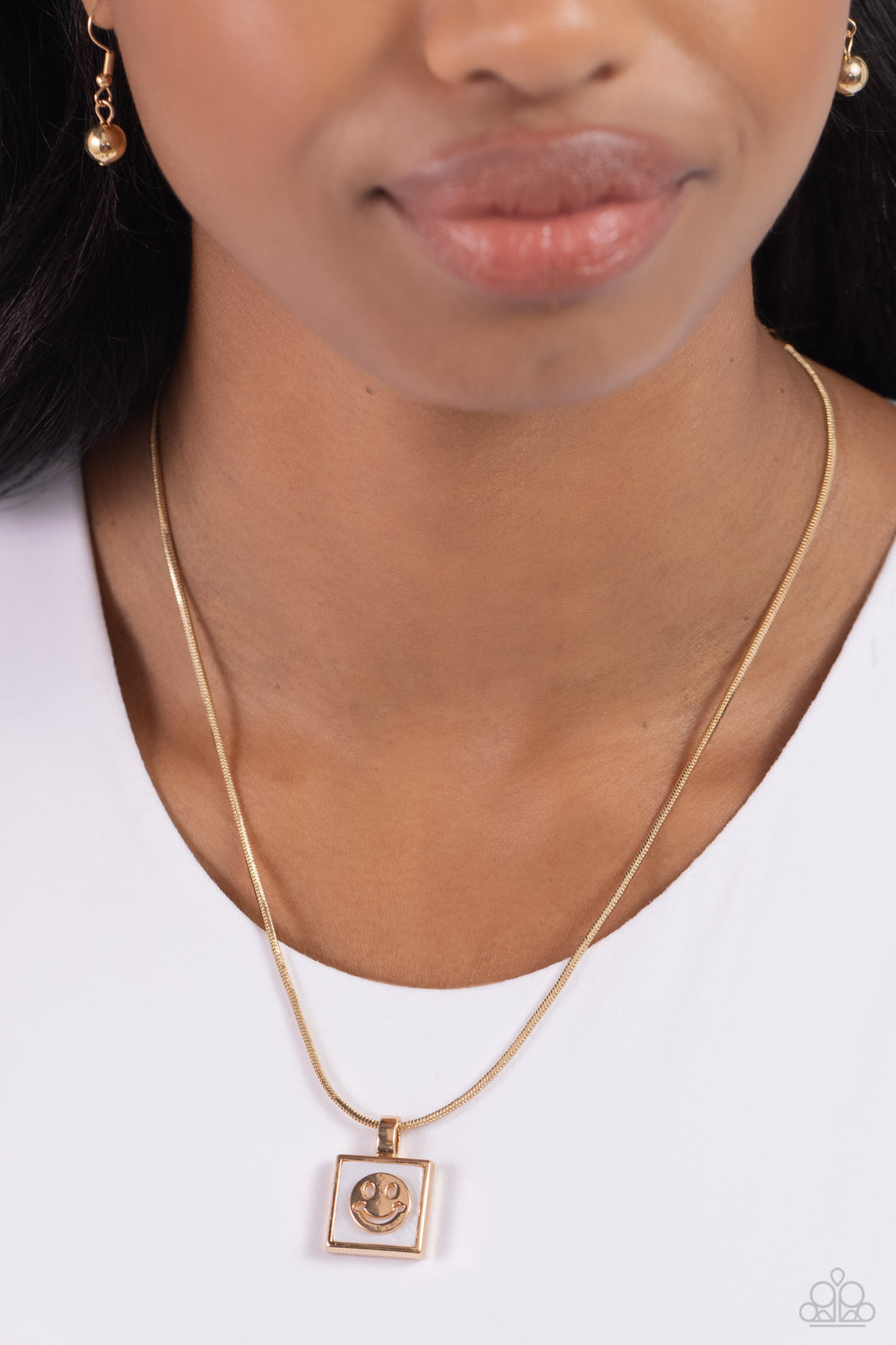 Paparazzi Jewelry Necklace Smiley Season - Gold
