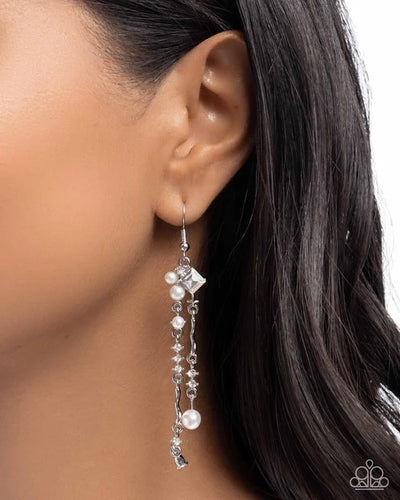 Paparazzi Jewelry Earrings Glowing Gamut - White