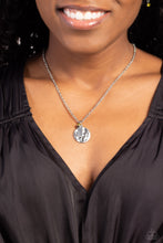 Load image into Gallery viewer, Paparazzi Jewelry Necklace Minimal EFFORTLESS - Green
