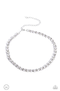 Paparazzi Jewelry Necklace Classy Couture - White