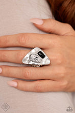 Load image into Gallery viewer, Paparazzi Jewelry Fashion Fix Simply Santa Fe