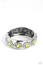 Load image into Gallery viewer, Paparazzi Jewelry Bracelet Taking FLORAL