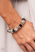 Load image into Gallery viewer, Paparazzi Jewelry Fashion Fix Simply Santa Fe