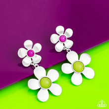 Load image into Gallery viewer, Paparazzi Jewelry Earrings Fashionable Florals - Green