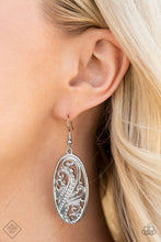 Load image into Gallery viewer, Paparazzi Jewelry Fashion Fix Glimpses of Malibu 
0821