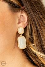 Load image into Gallery viewer, Paparazzi Jewelry Earrings Meet Me At The Plaza - Gold