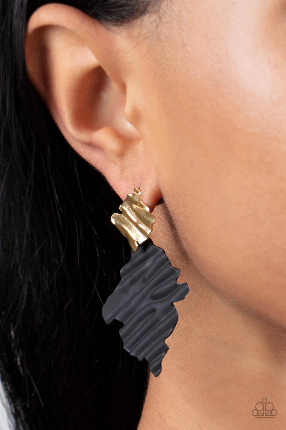 Paparazzi Jewelry Earrings Crimped Couture - Gold