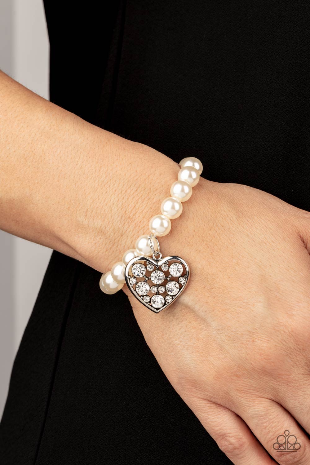 Paparazzi Jewelry Bracelet Cutely Crushing - White