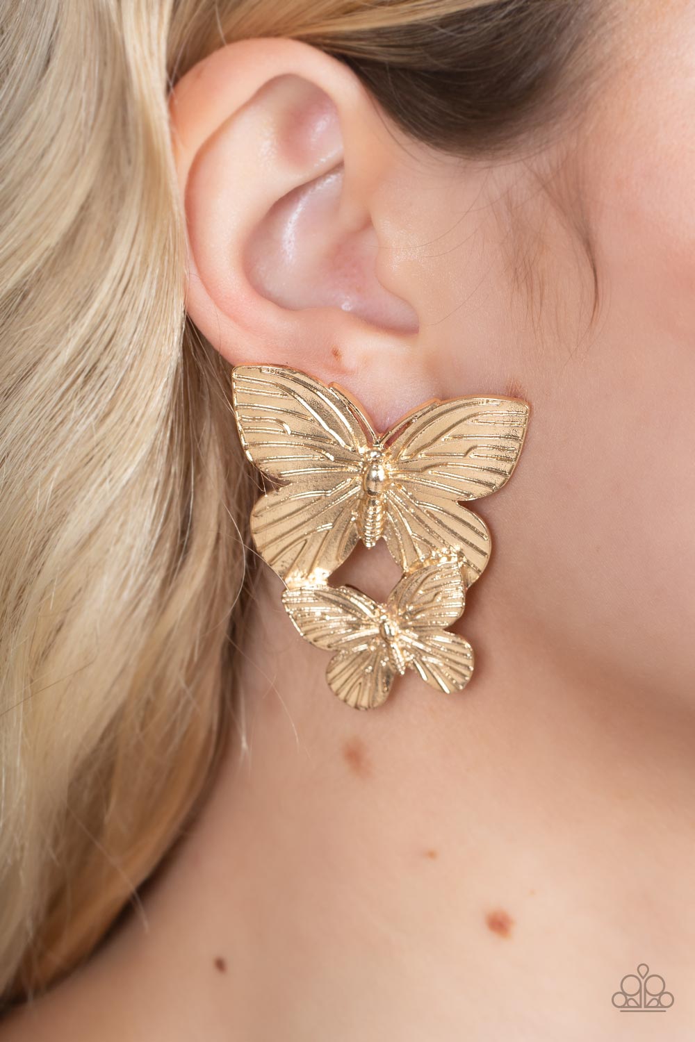 Paparazzi Jewelry Earrings Blushing Butterflies - Gold