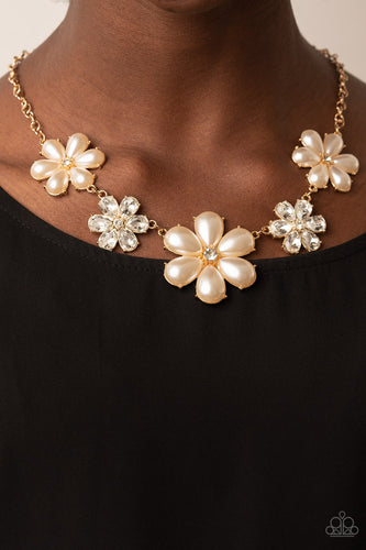 Paparazzi Jewelry Necklace Fiercely Flowering - Gold