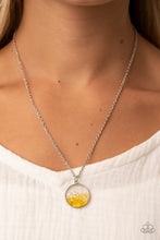 Load image into Gallery viewer, Paparazzi Jewelry Necklace Completely Crushed - Yellow