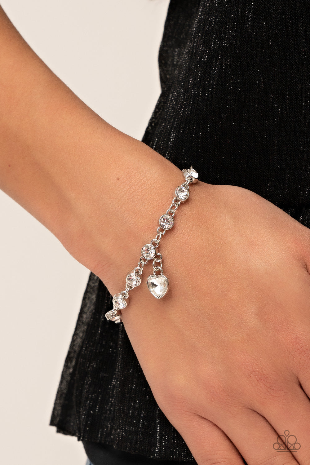 Paparazzi Jewelry Bracelet Truly Lovely - White