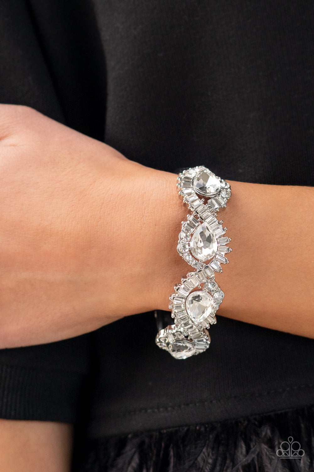 Paparazzi Jewerly Bracelet For the Win - White